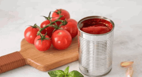 رب گوجه فرنگی قوطی فلزی خوش رنگ و غلیظ تولید شده از گوجه تازه